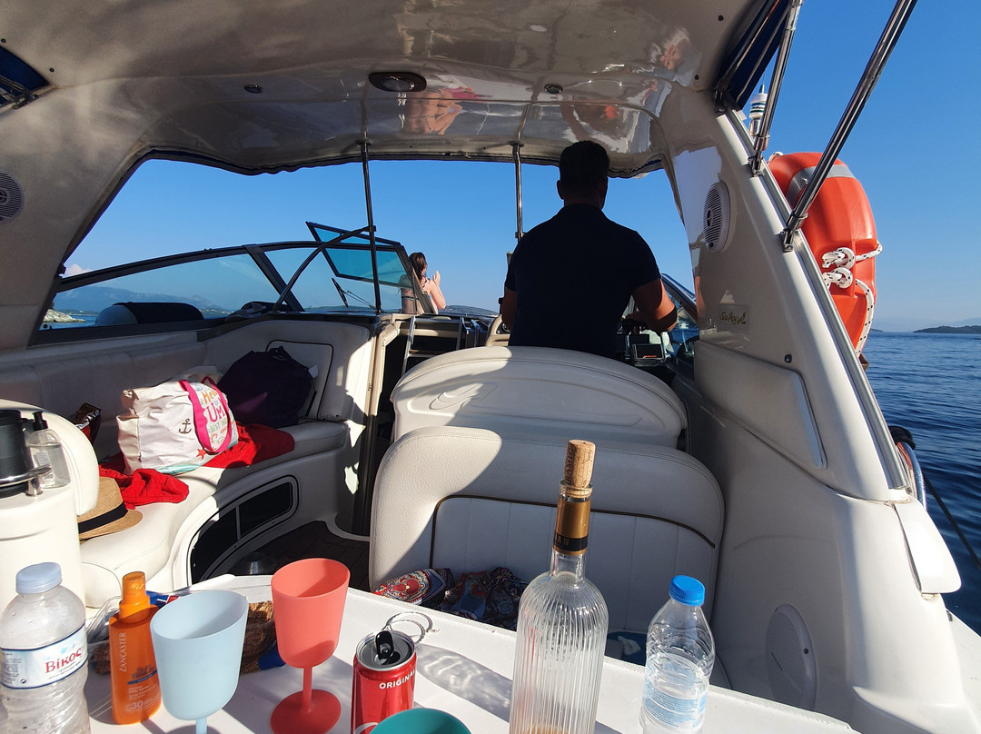 Escape Boat Cruises-Nikiana必去景点