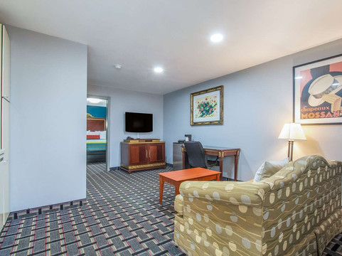 塞勒姆骑士套房酒店主图