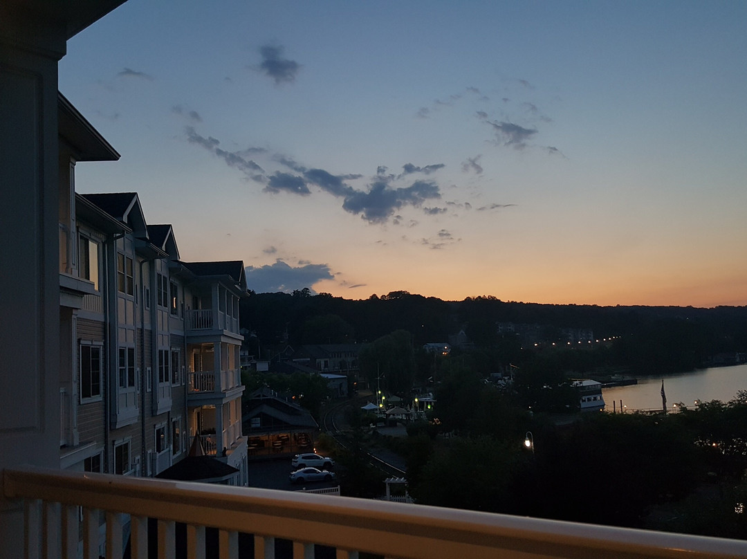 Watkins Glen Harbor Hotel主图