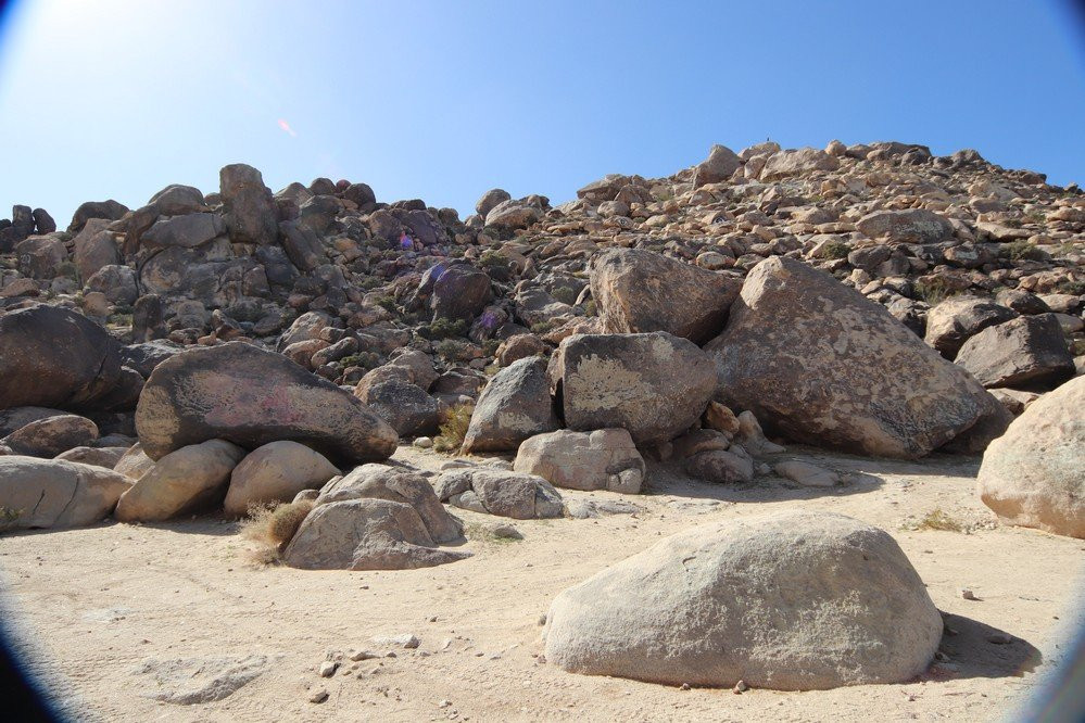 Giant Rock-Landers必去景点