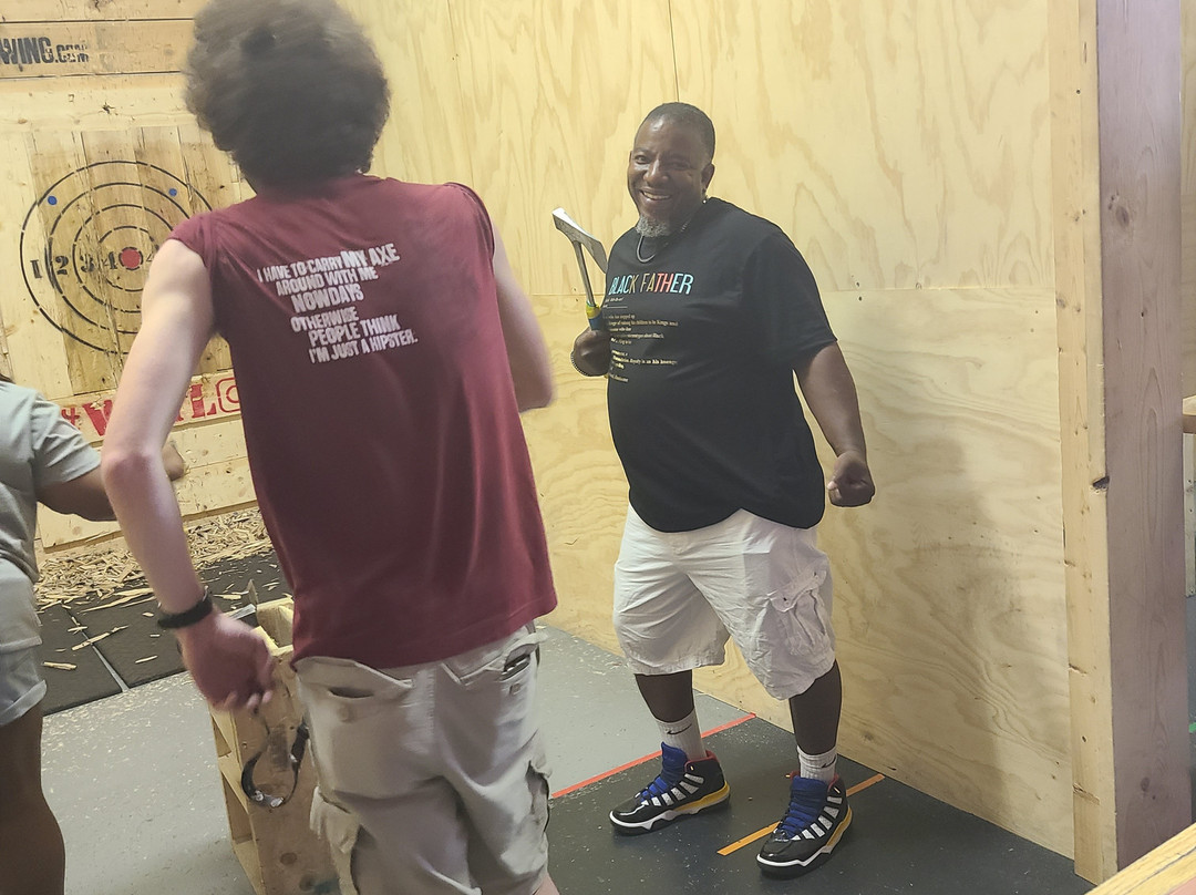 Lumber Legends - Cleveland Axe Throwing-Valley View必去景点