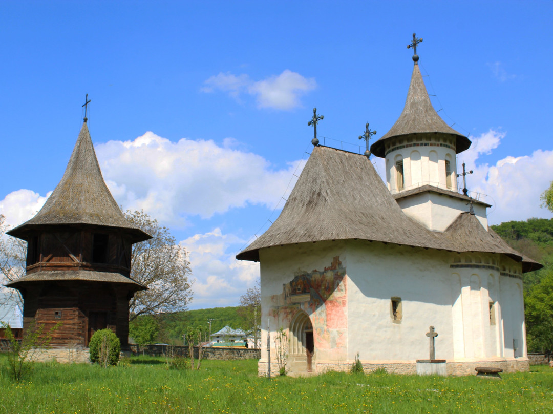 Biserica Inaltarea Sfintei Cruci-Patrauti必去景点