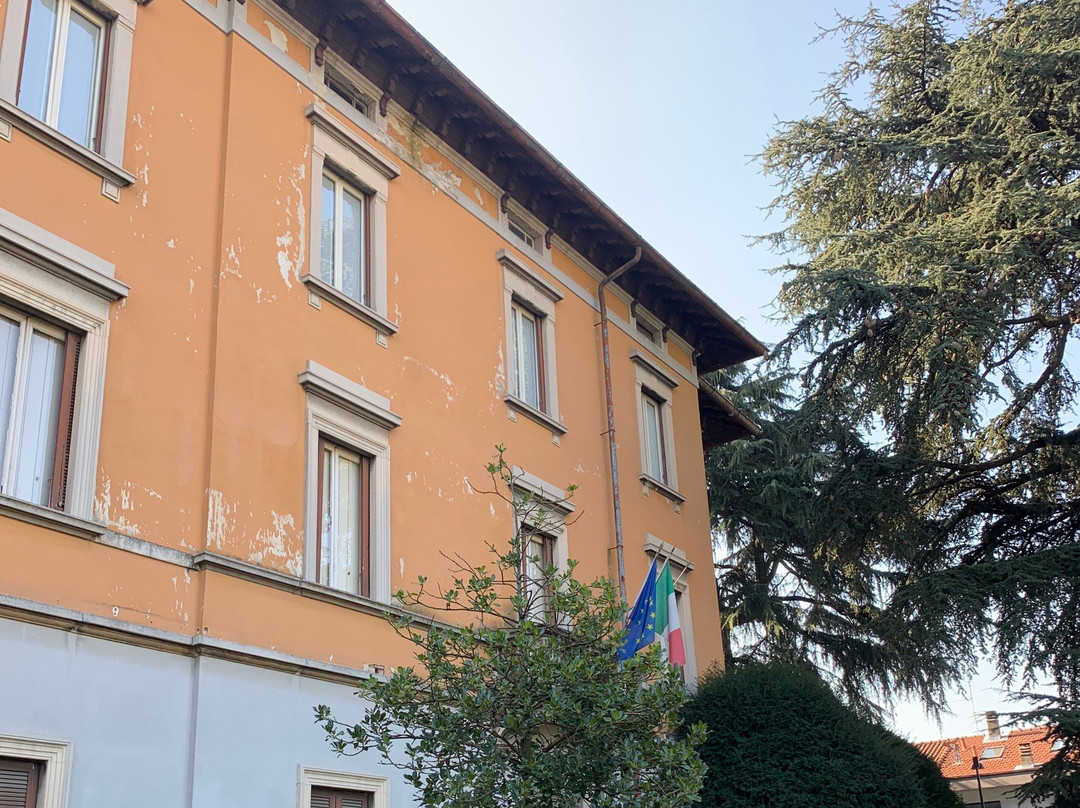 Palazzina della Manifattura Briantea Luigi Silvera-诺瓦米拉内塞必去景点