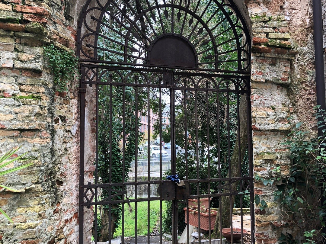 Palazzo Popaite Torriani Policreti-波代诺内必去景点