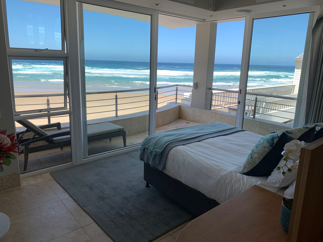 Waves of Grace Seafront Villa主图