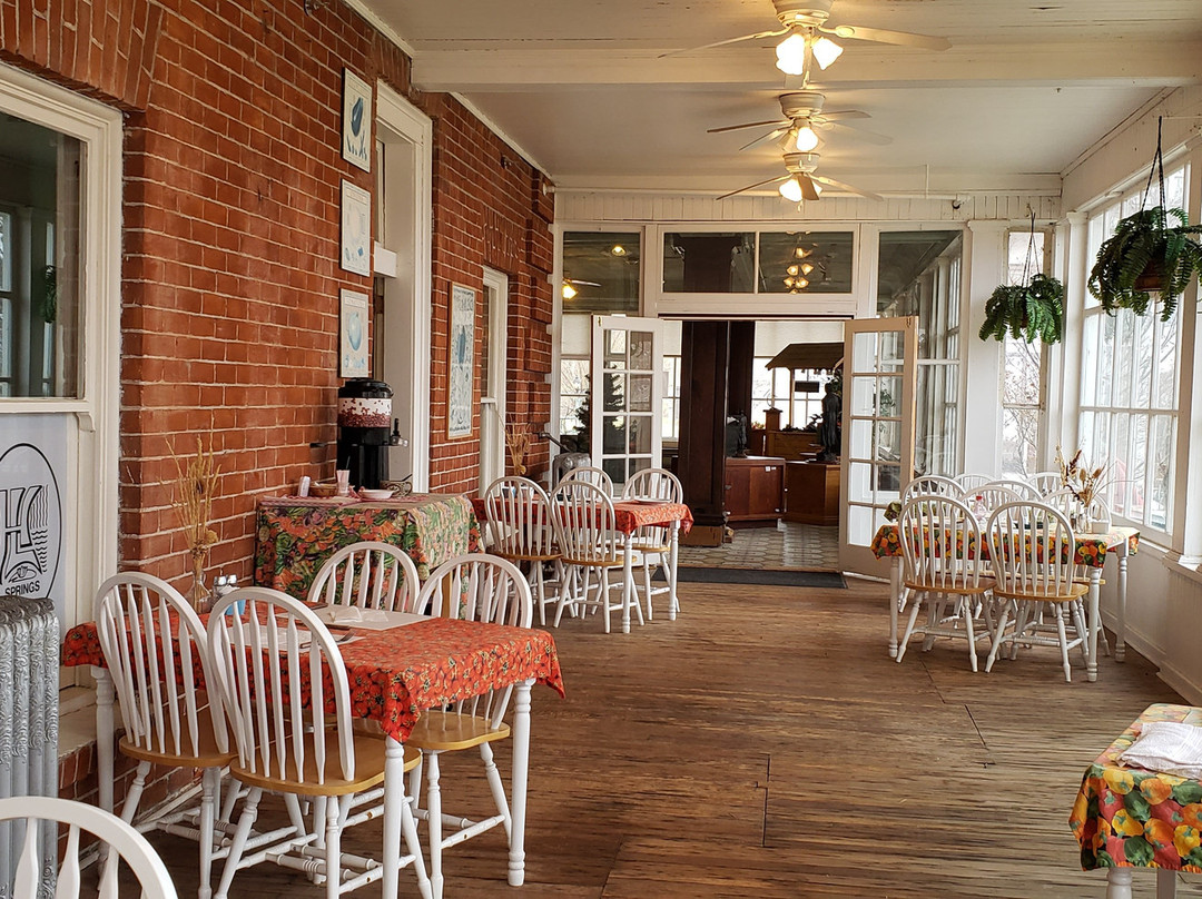 Hot Lake Springs Bed and Breakfast主图