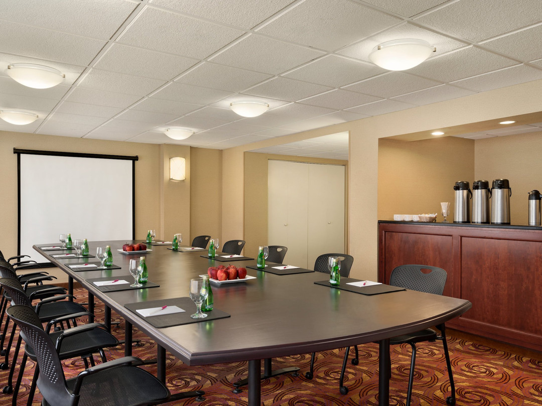 恩格尔伍德皇冠假日酒店主图