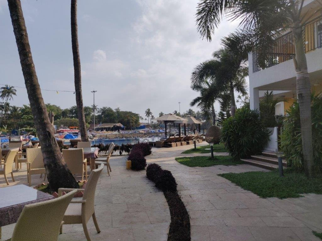 阿克隆海滨度假酒店主图