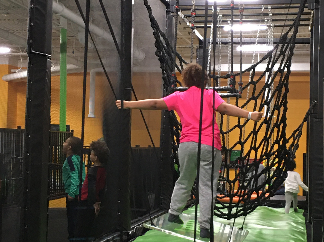 Sky Zone Trampoline Park-美特尔海滩必去景点