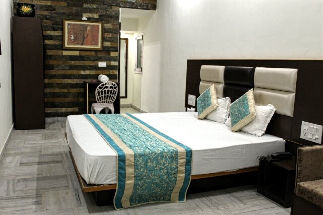 Kaveri Hotel & Restaurant