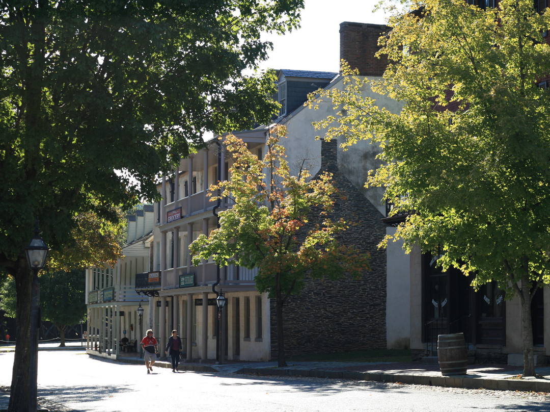 Arsenal Square-哈泊斯费里必去景点