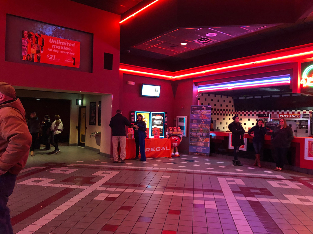 Regal Eastview Mall景点图片