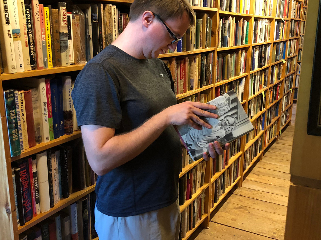 Avenue Victor Hugo Books-Lee必去景点