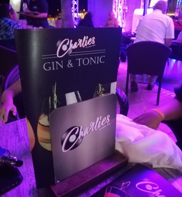 Charlies Bar景点图片