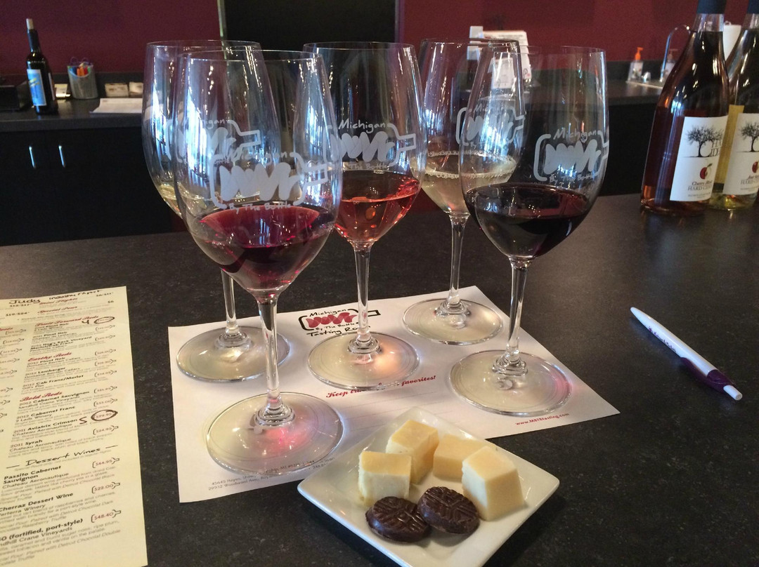 Berkley旅游景点-Michigan By The Bottle Tasting Room