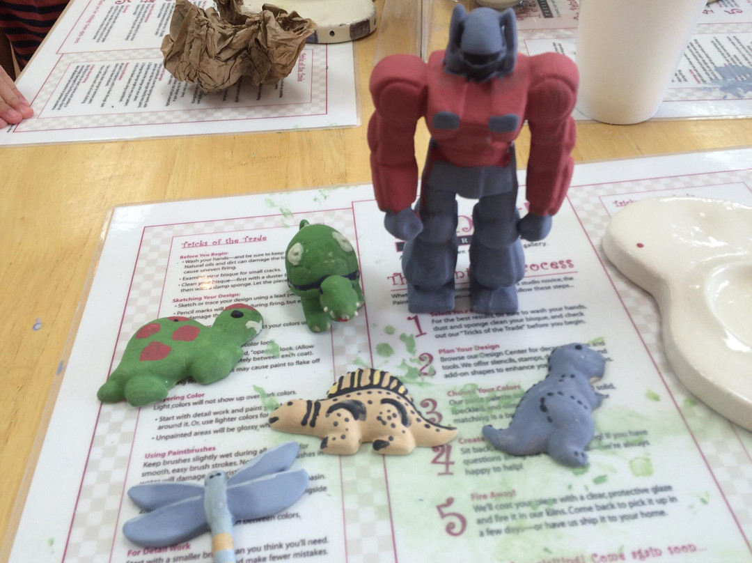 Briggsville旅游景点-Paint It! Pottery Shop