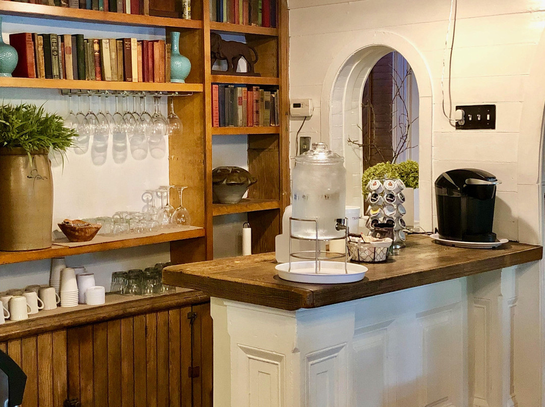 Rogues Harbor Inn主图