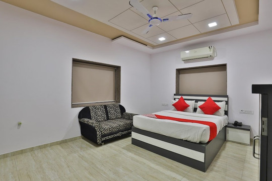 Vanakbara酒店住宿-OYO 29155 Village Hotel