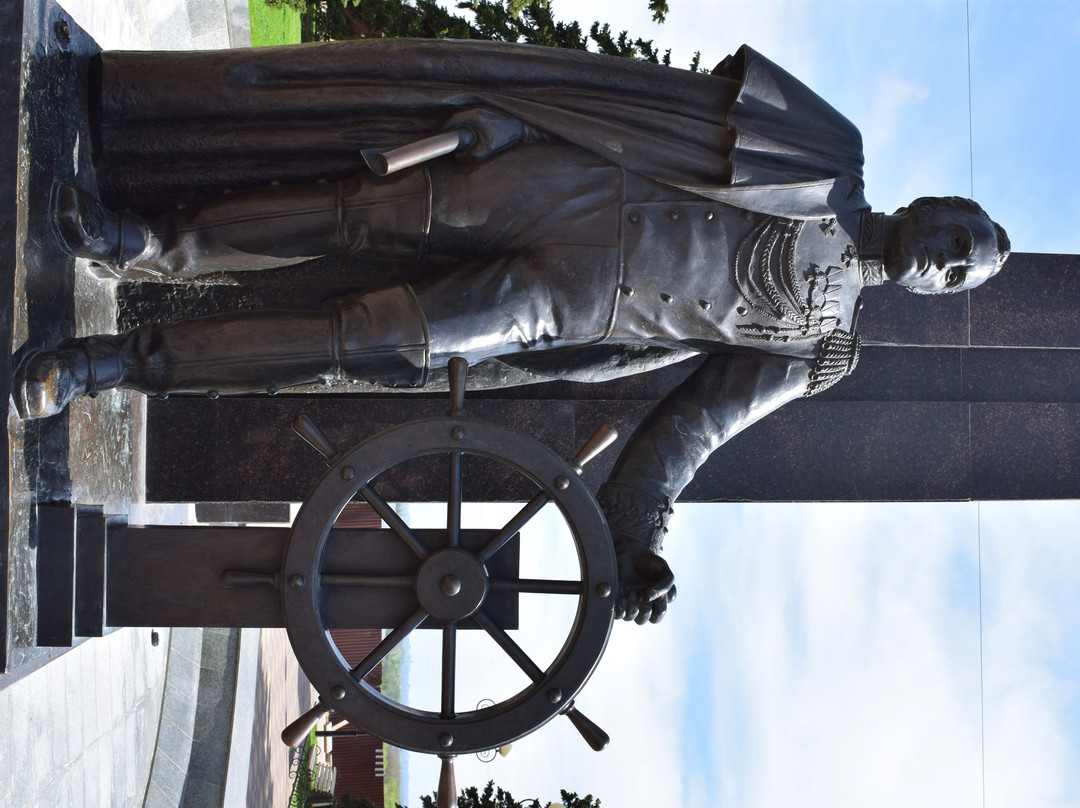 Pamyatnik Admiralu Lazarevu I Korablyu-Azov必去景点