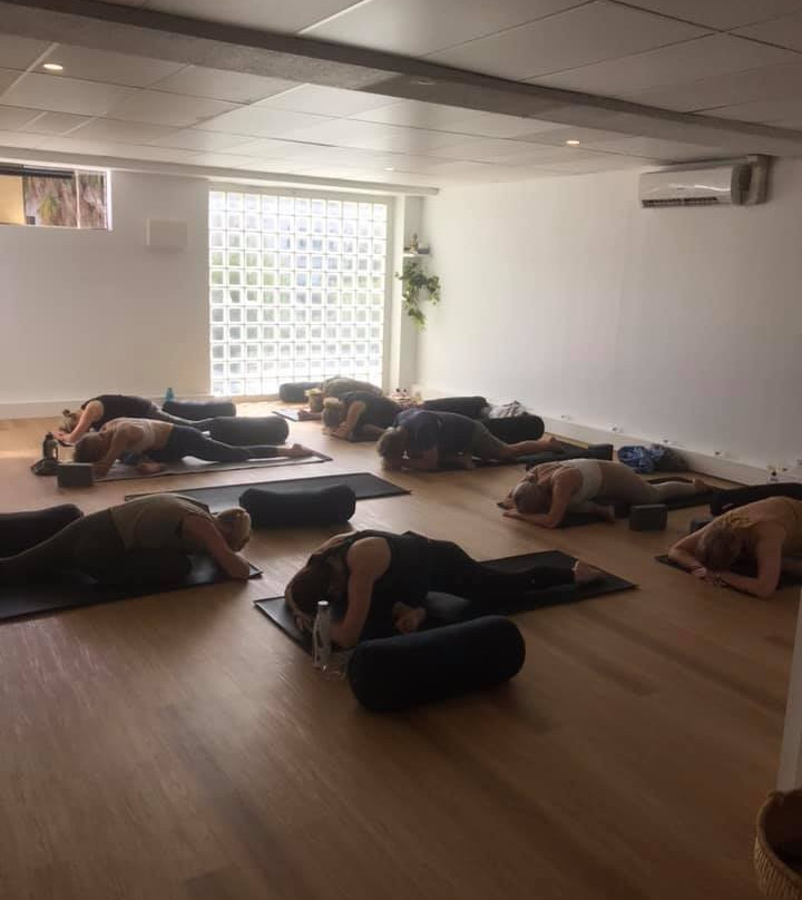 Yoga in Paradise-冲浪者天堂必去景点