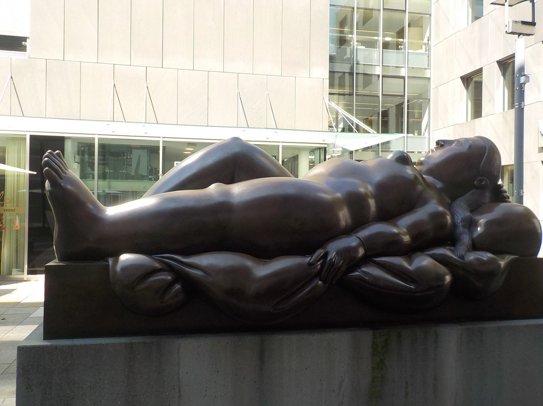 Reclining Woman von Fernando Botero景点图片