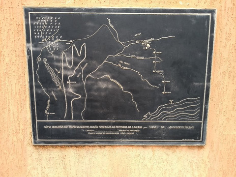 Monumento aos Heroicos Retirantes-Monte Alegre de Minas必去景点