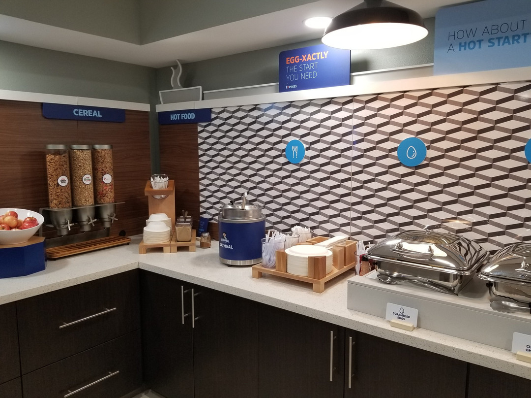 西大西洋城康福特茵旅馆&套房酒店主图