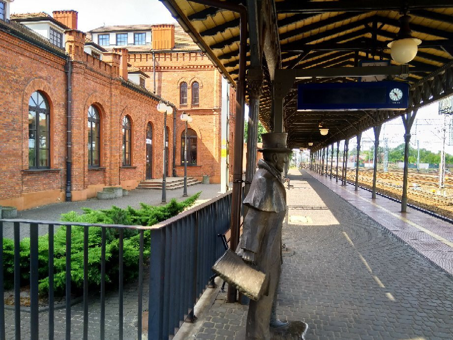 Statue of Wokulski-Skierniewice必去景点