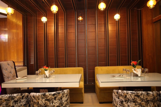 郁金香酒店主图