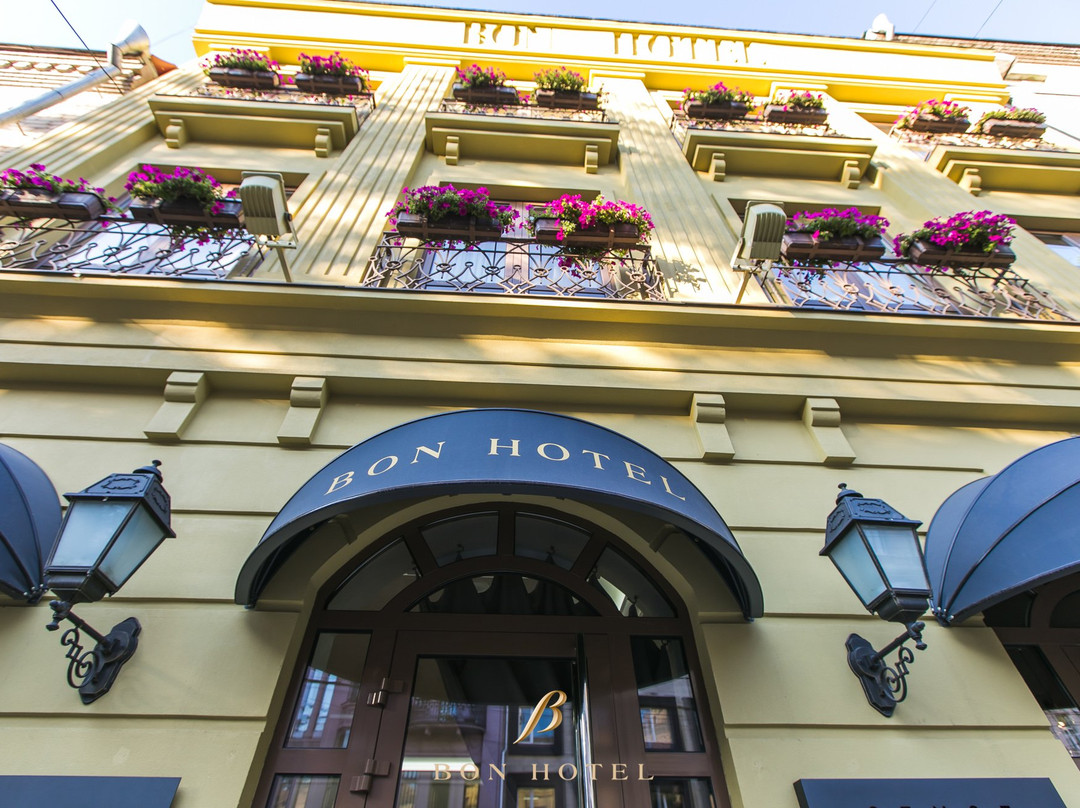 Bon Hotel