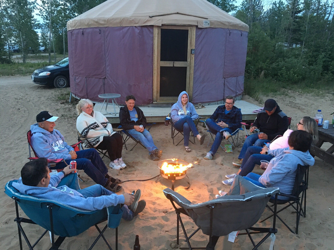 2 Seasons Adventures-Hay River必去景点