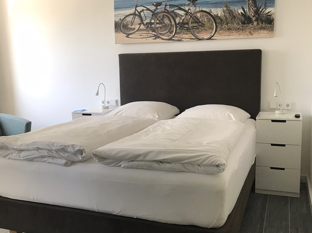 Beach Hotel California主图