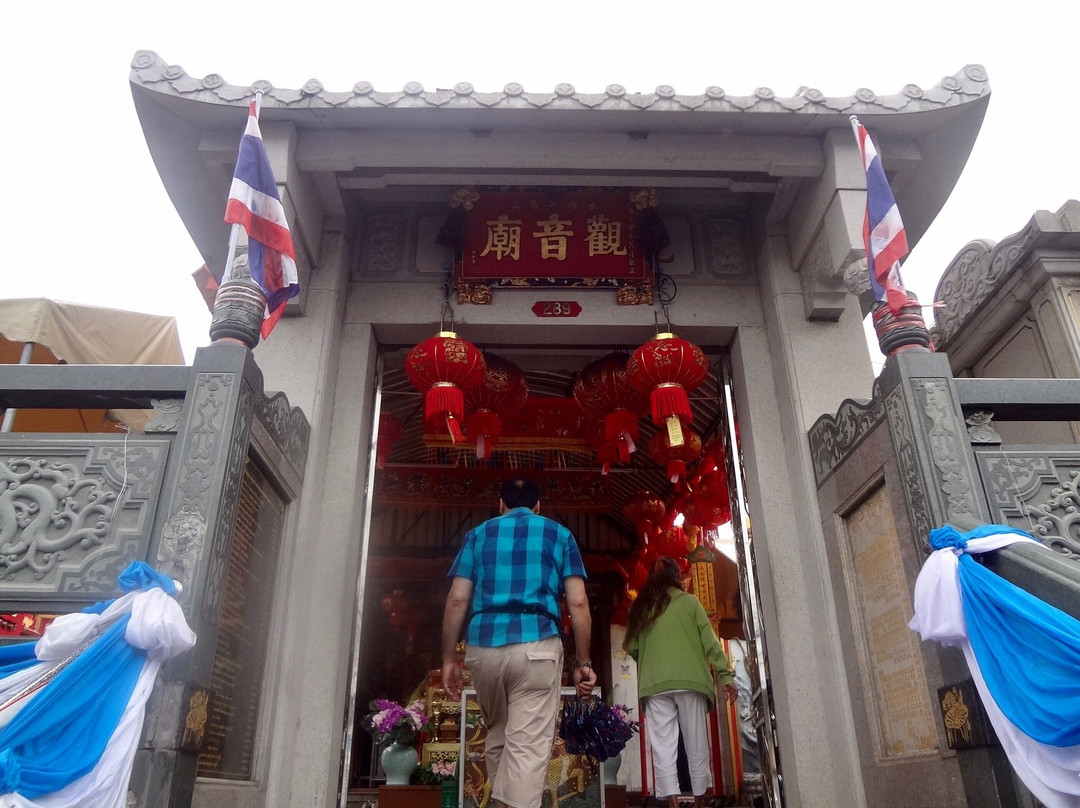 Put Cho Shrine-Talat Nuea必去景点