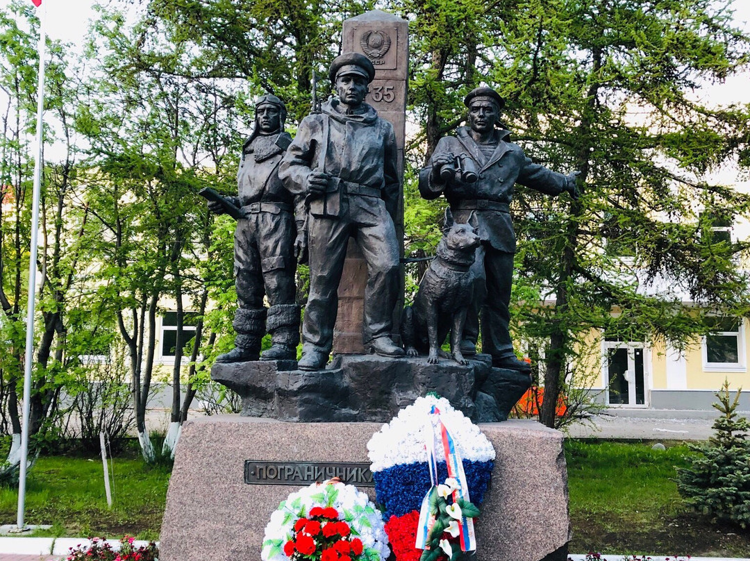 Monument to The Frontier Guards of Arctic景点图片