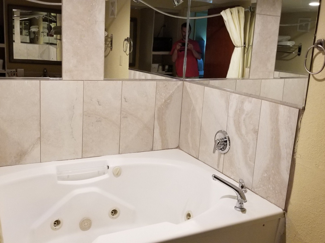 黎巴嫩华美达旅馆及套房酒店主图