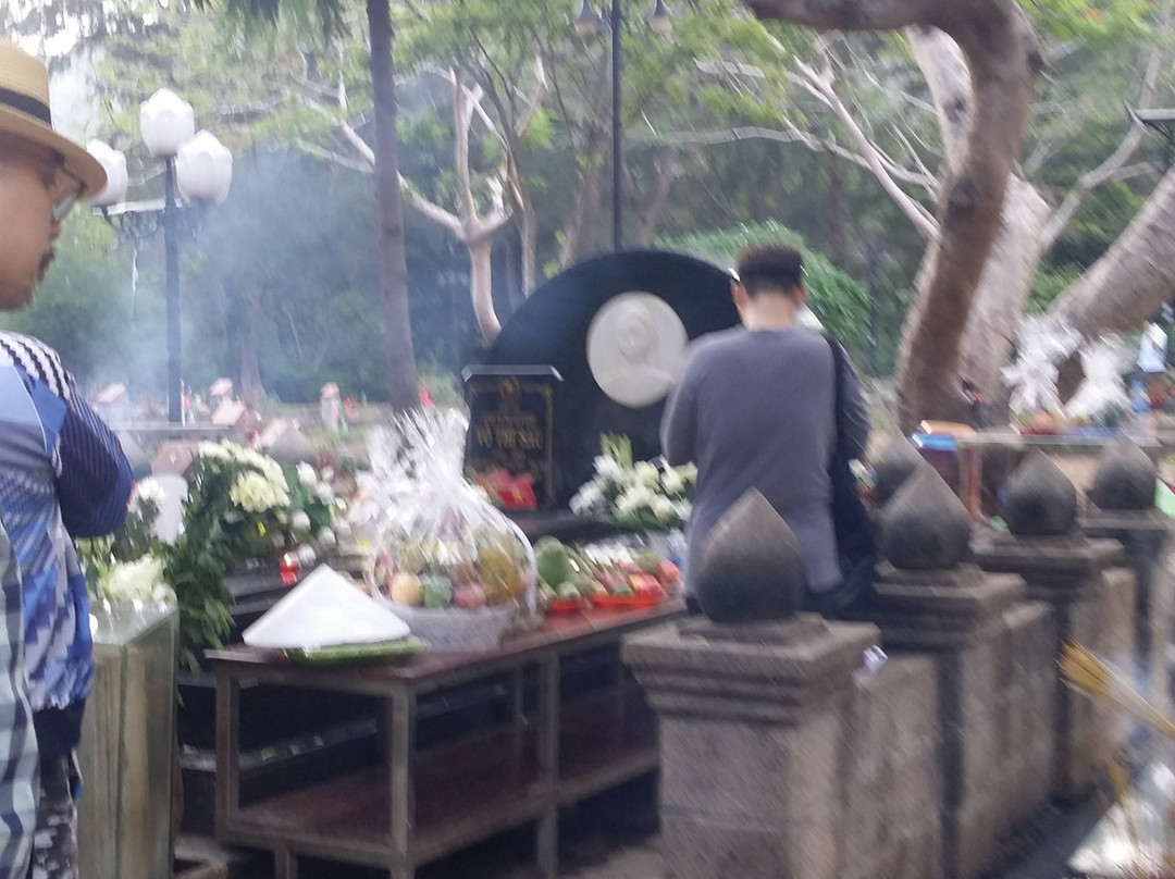 Hang Duong Cemetary-昆山岛必去景点