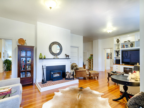 Five Blocks North主图