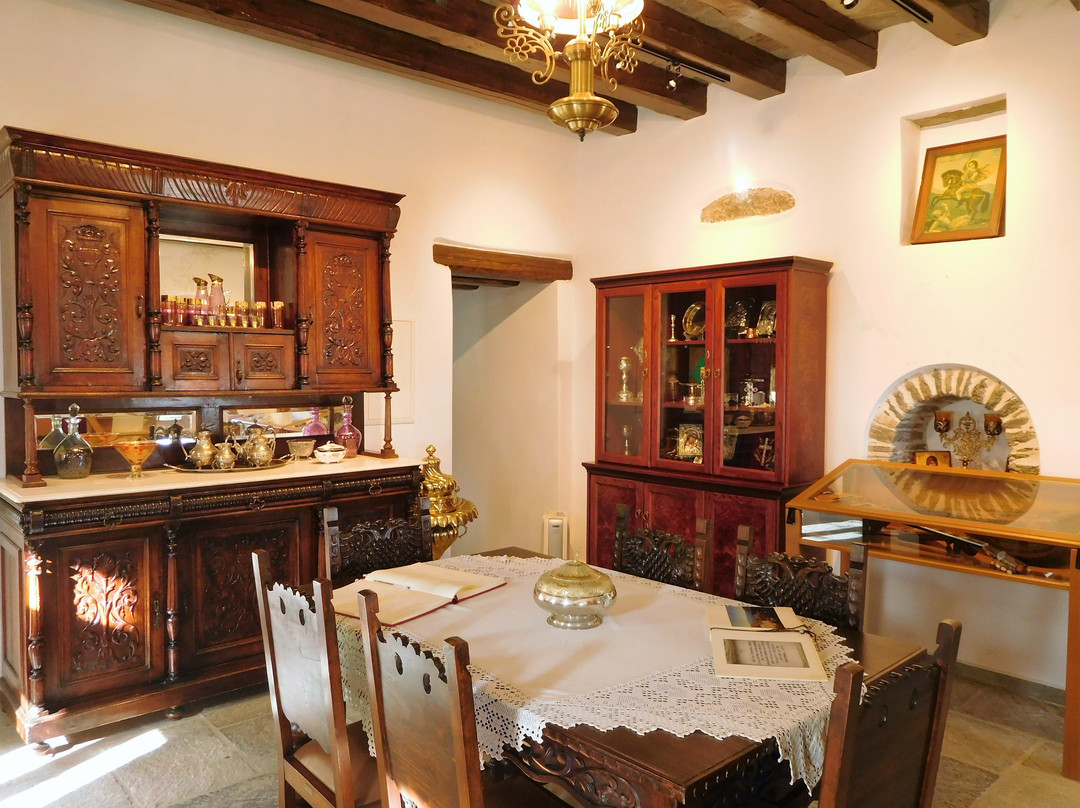 Monastery of  Agias Irinis-Apikia必去景点