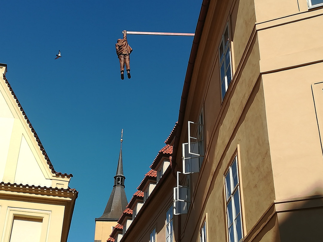 Man Hanging Out景点图片