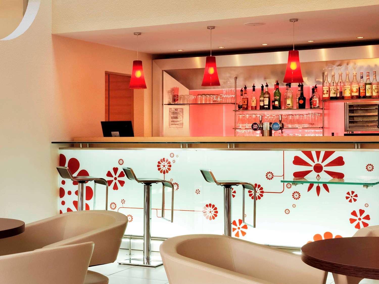Ibis Saintes-官方
