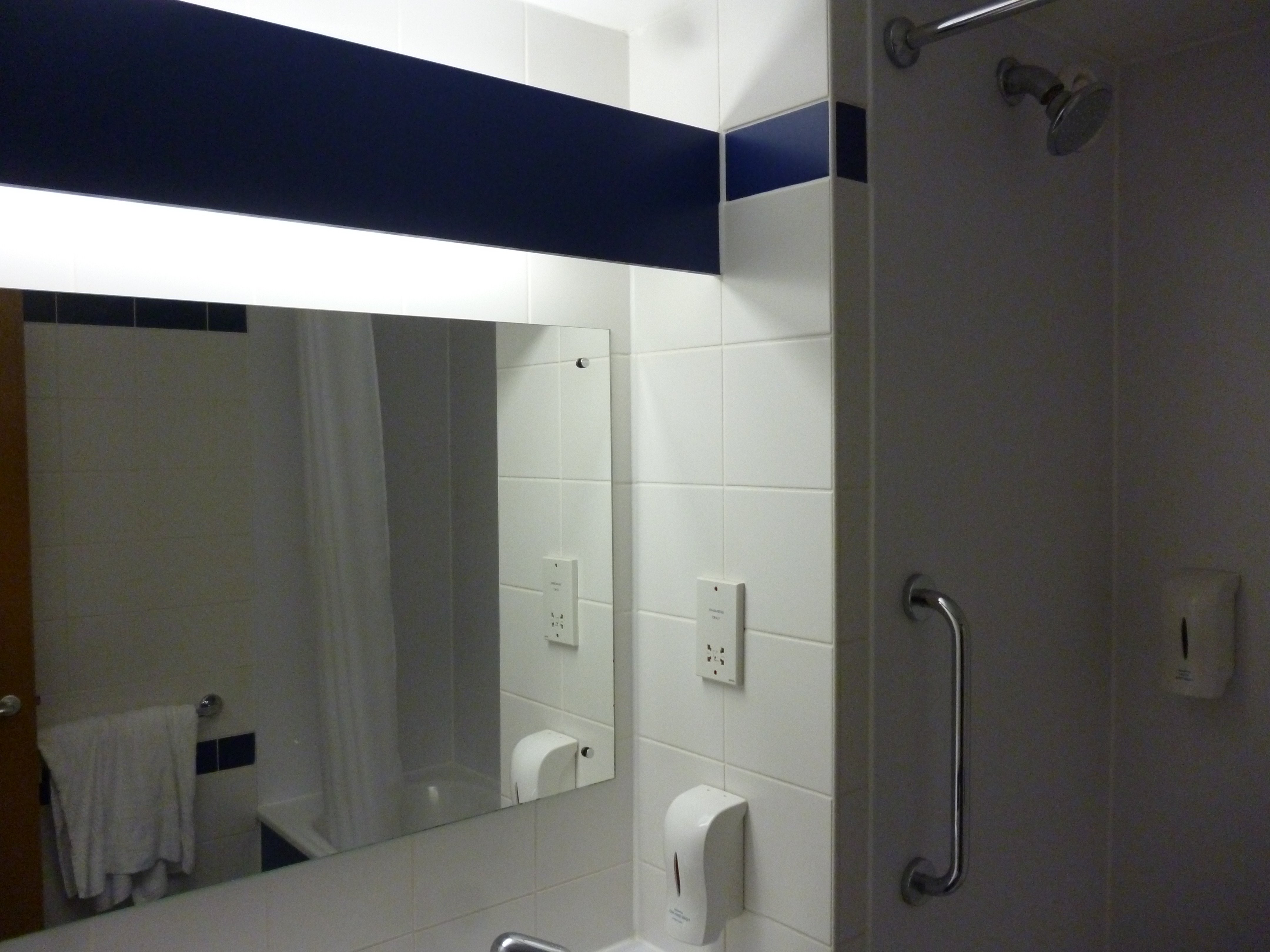 Travelodge Buckingham-浴室