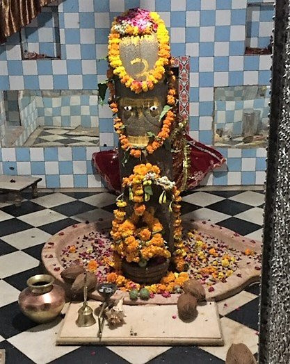 Cave temple (Anjaneshwar Mahadev)-Deogarh必去景点