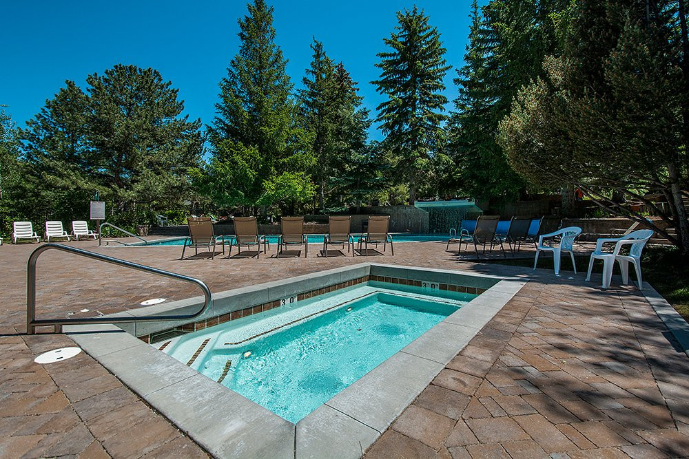 Red Pine Condominiums by All Seasons Resort Lodging主图