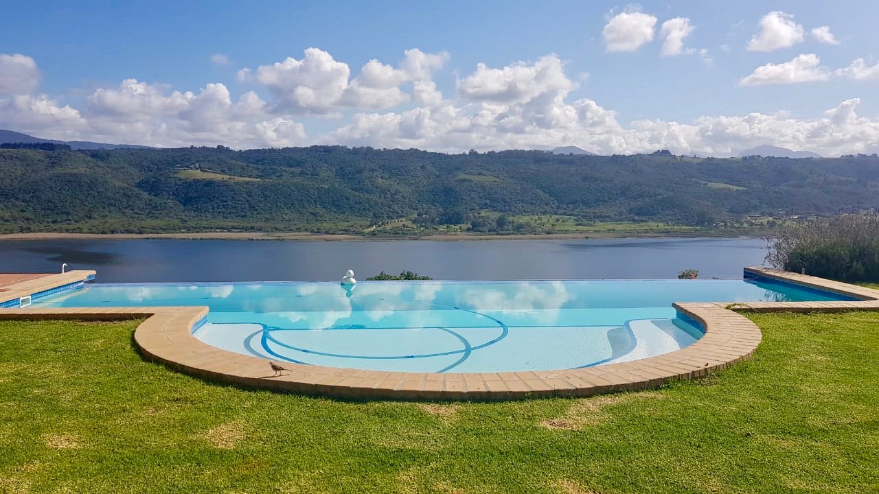 Chara Lakeside Lodge-官方