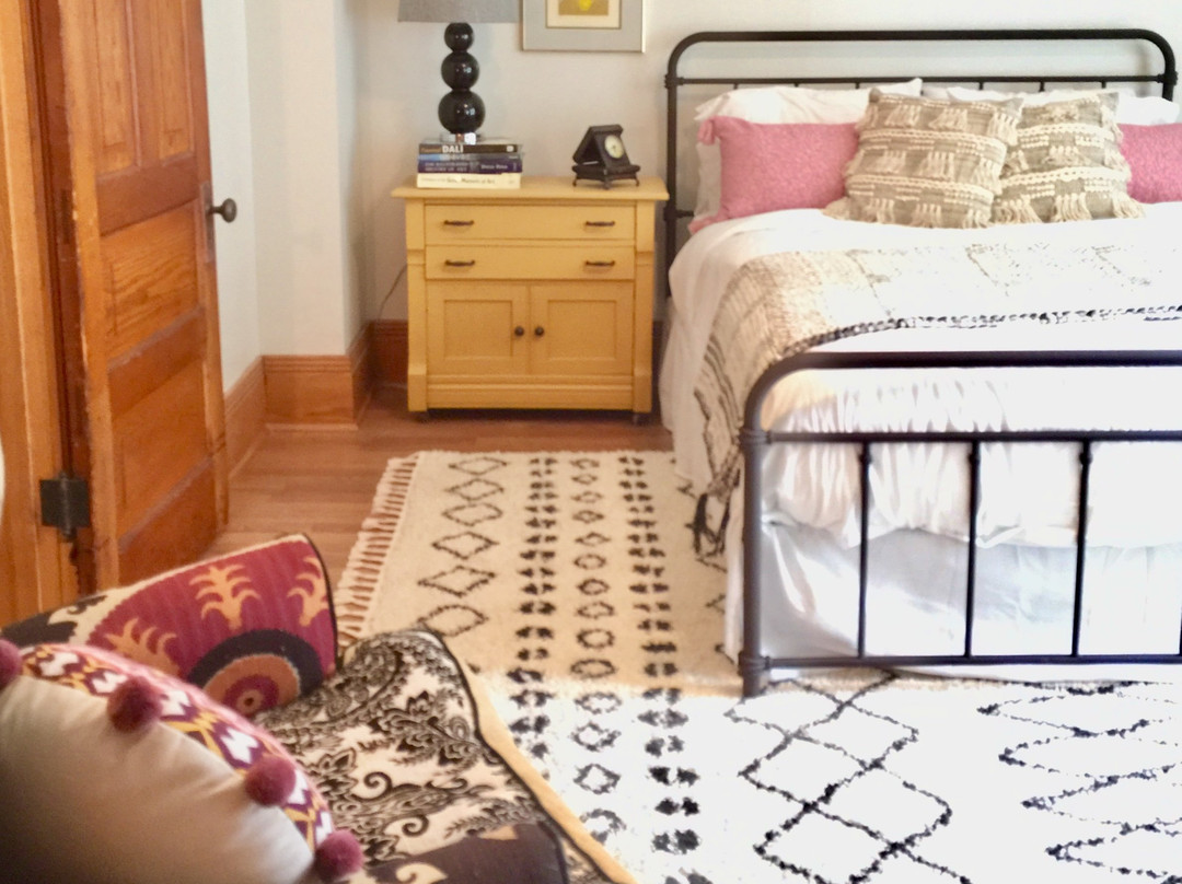 The Crossing House主图