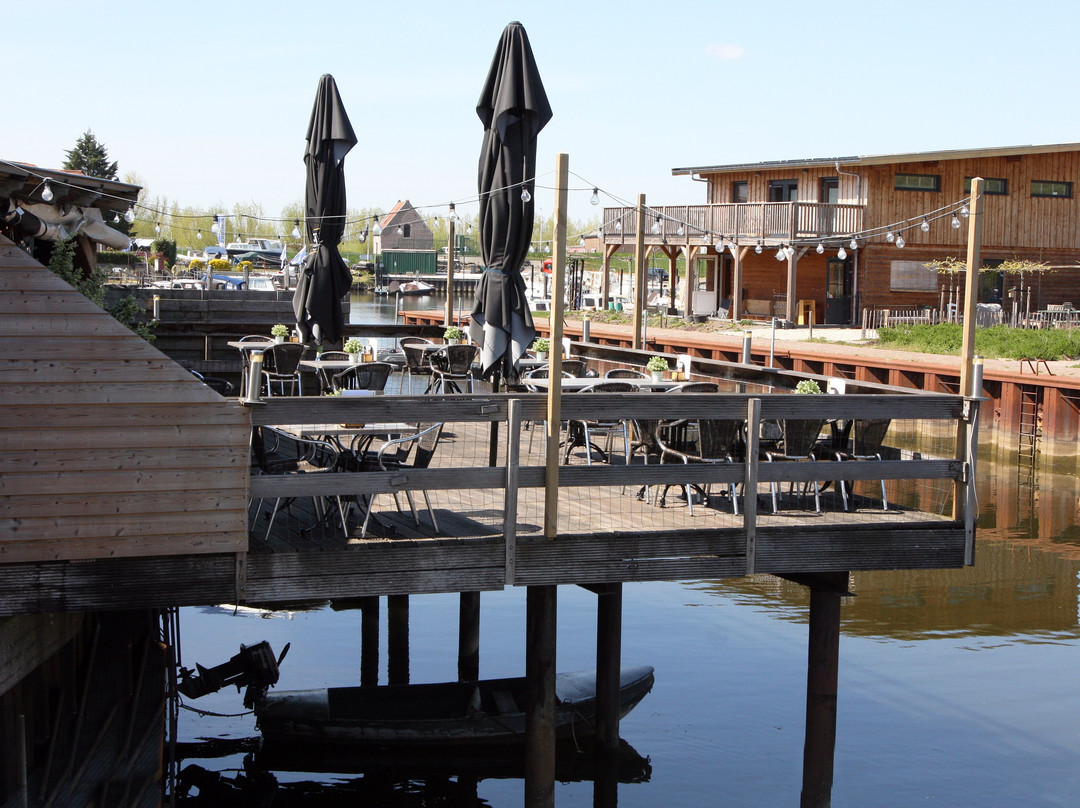 Hooge Zwaluwe餐馆和美食-Eetcafé Hier Is 't