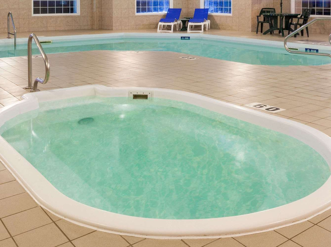 Super 8 by Wyndham Morden主图