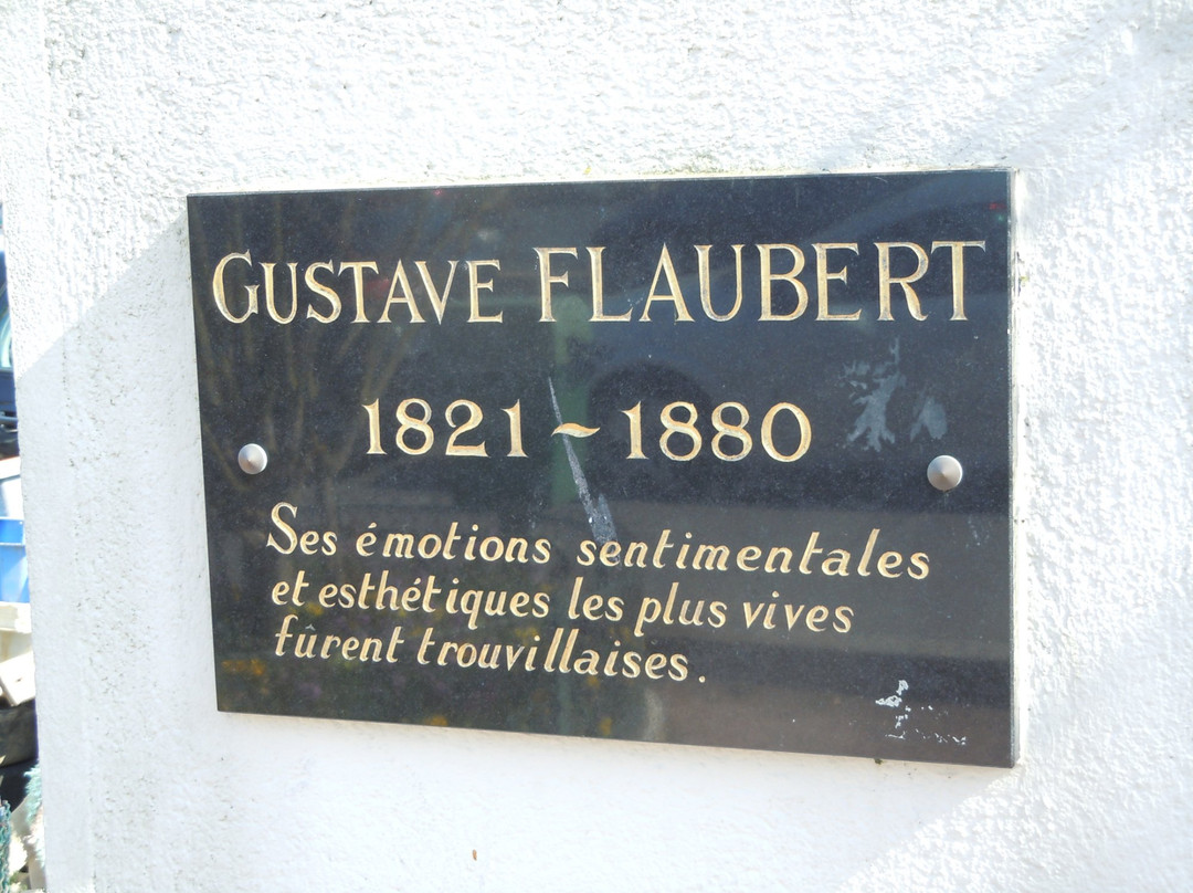 Statue de Gustave Flaubert-特鲁维尔海滨城必去景点