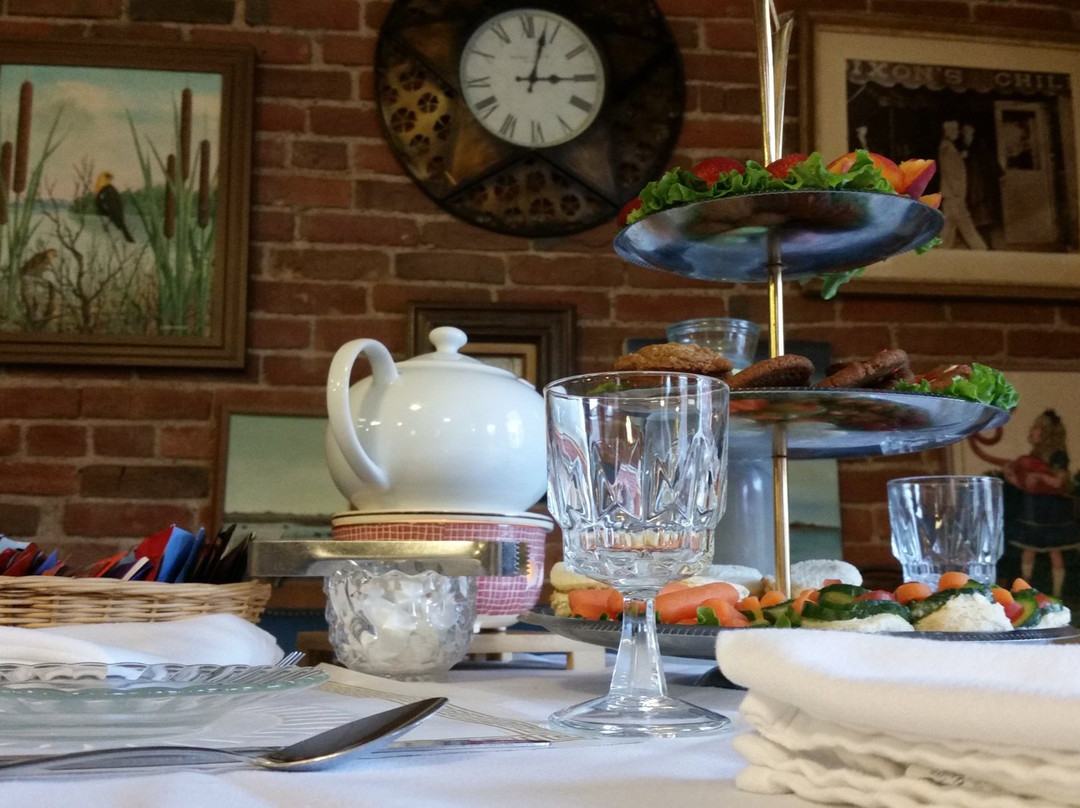 Main Street Galleria & The Upstairs Tearoom-Weston必去景点