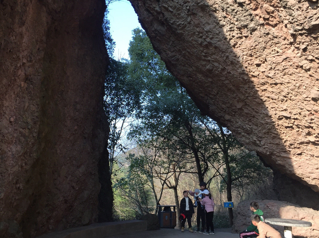 汤江岩景点图片